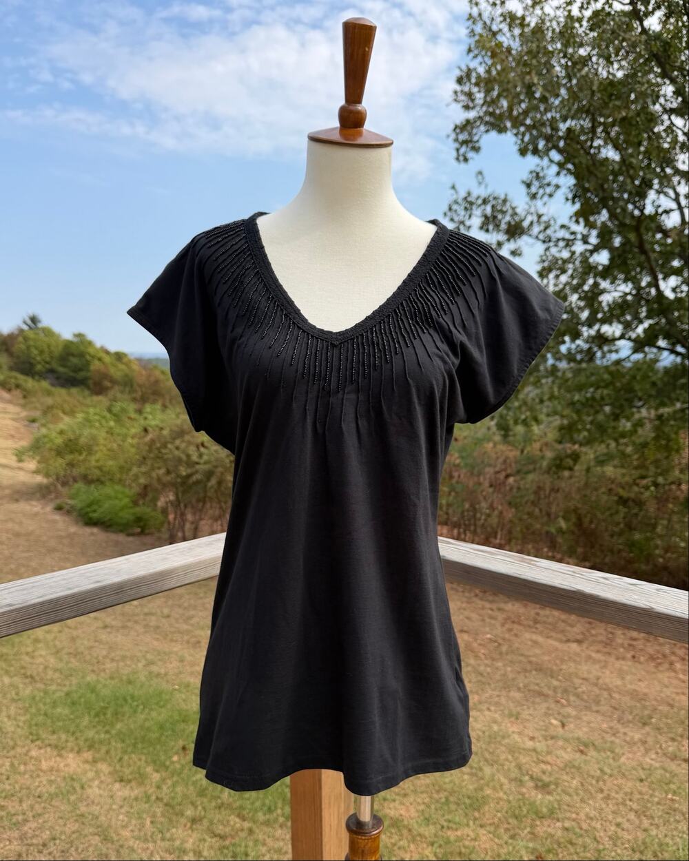 NWT Vintage Fashion Bug Black Beaded V-Neck Short Sleeve Top Women’s Size Medium